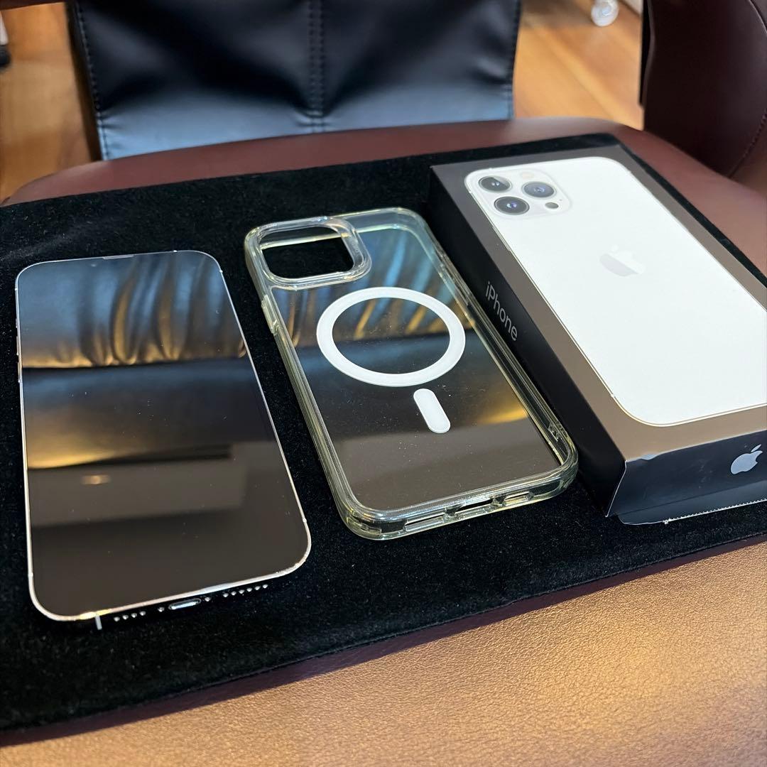 p*0様 iPhone13promaxシルバー 256GB本体 箱付き　クリアケ