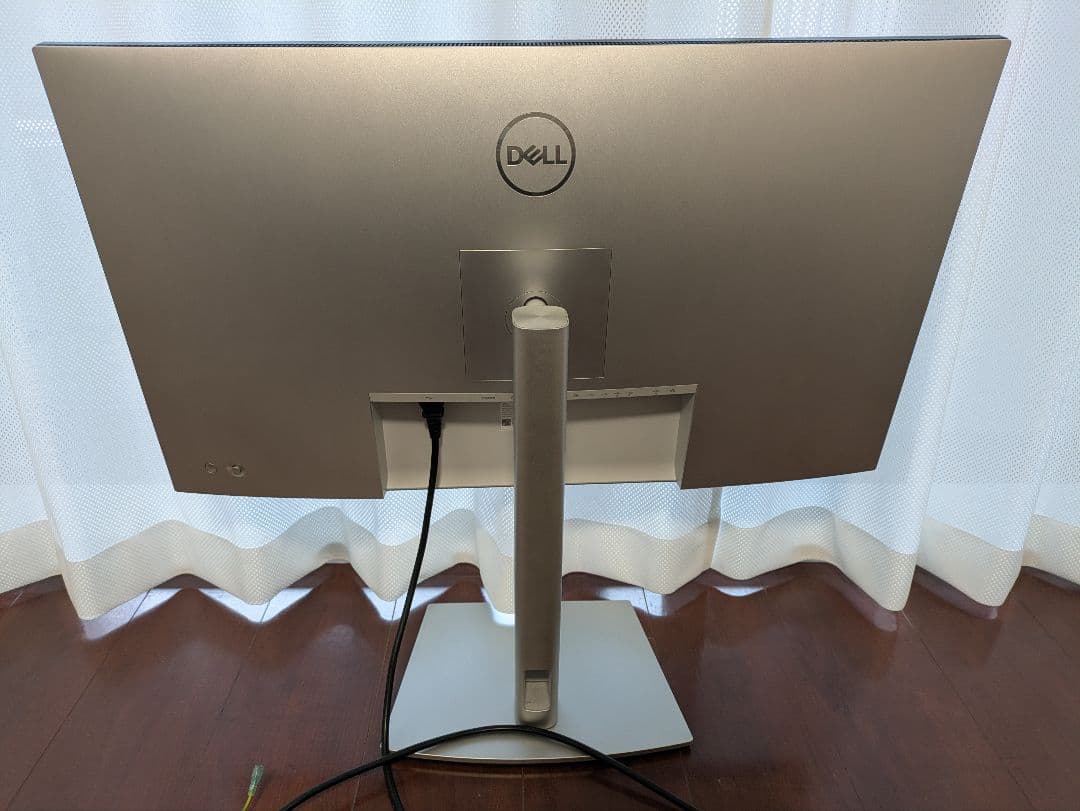 【Aki】DELL U3223QE 32インチ モニター 本体