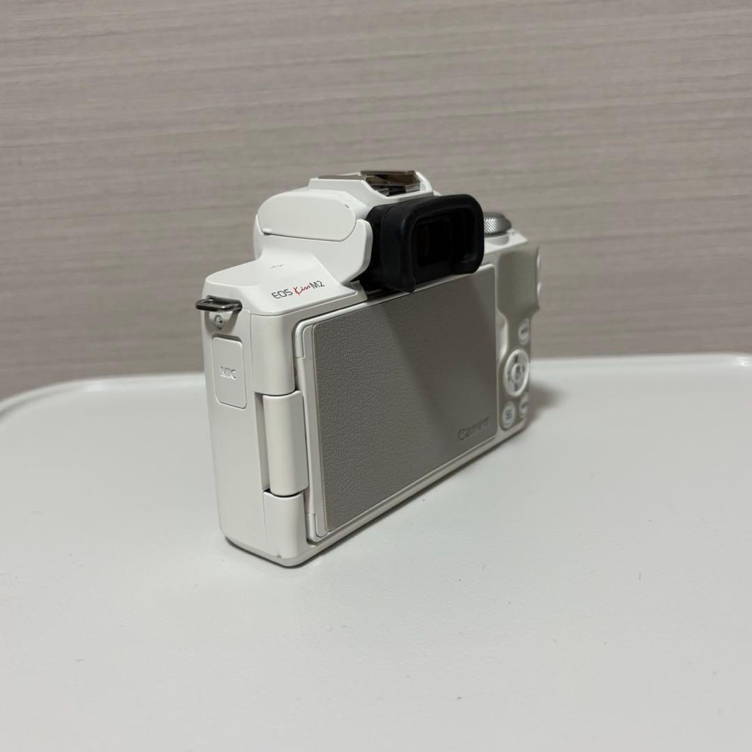 Canon EOS Kiss M2 ダブルズームキット(ホワイト)