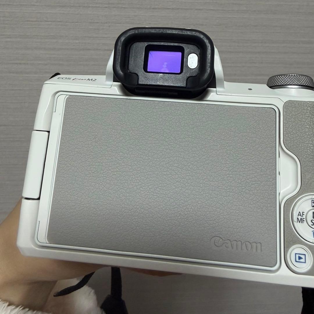 Canon EOS Kiss M2 ダブルズームキット(ホワイト)
