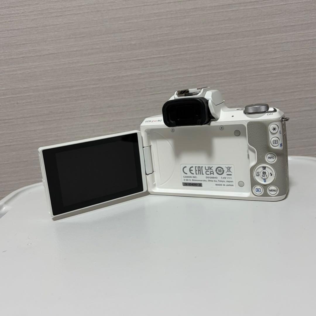 Canon EOS Kiss M2 ダブルズームキット(ホワイト)