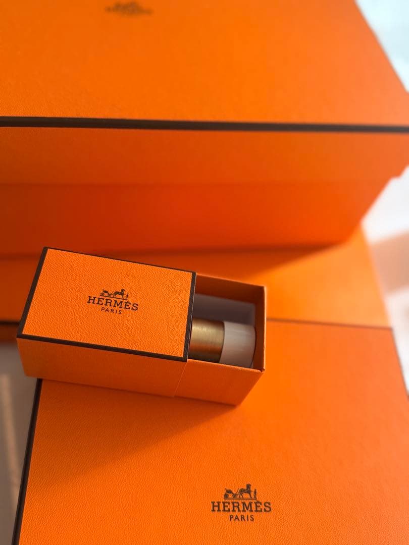 HERMÈS 02 ブラン・オラージュ　ネイルカラー