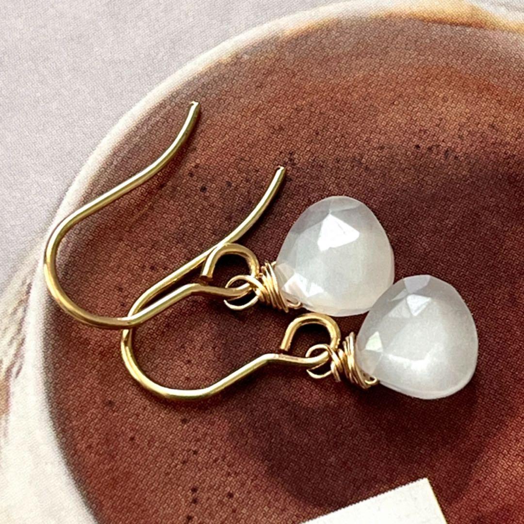 nagi☺︎ 1点作品☺︎ ホワイトムーンストーンピアス