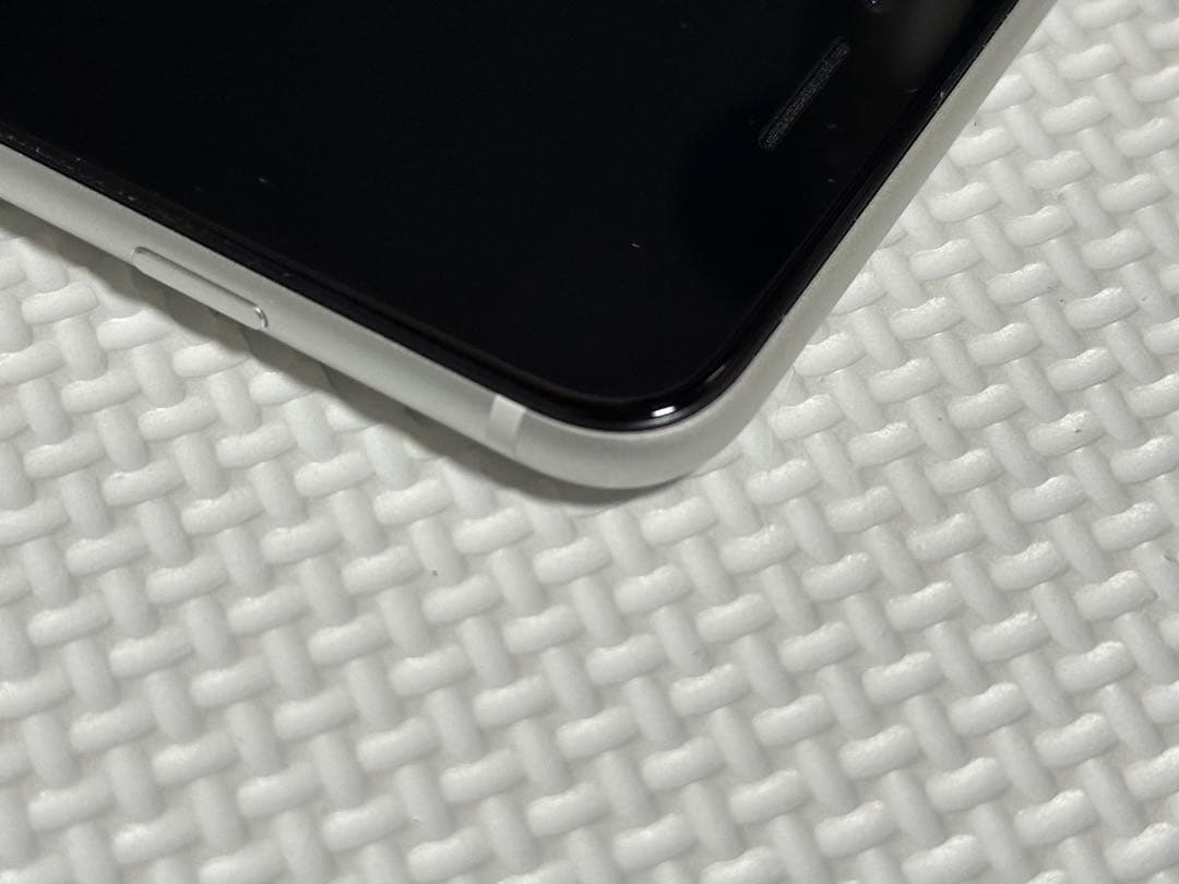 【美品】Apple iPhone SE 第二世代 64GB SIMフリー