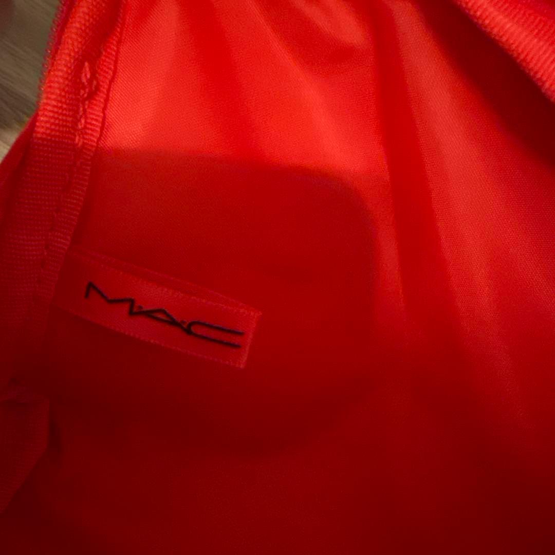 M・A・C マック トレンディング トゥモロー リップ トリオ　ヌード
