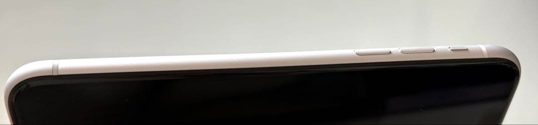 iPhone XR 64GB ホワイトSIMフリー バッテリー82%美品初期化済