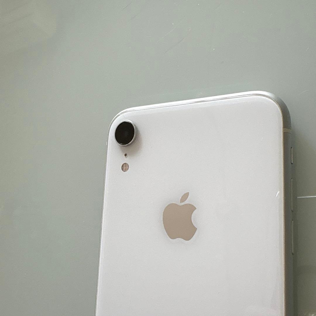 iPhone XR 64GB ホワイトSIMフリー バッテリー82%美品初期化済