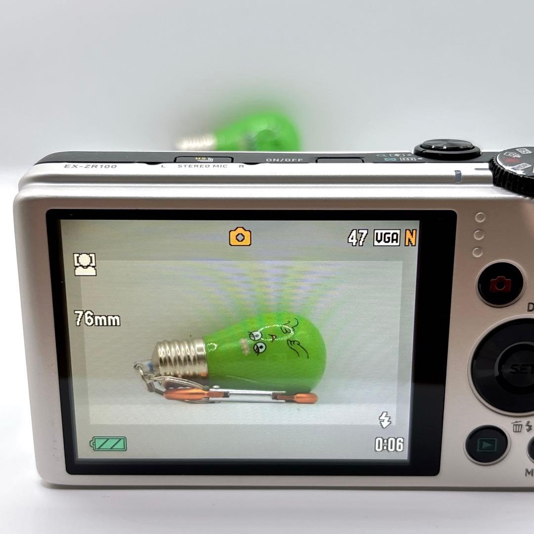 CASIO EXILIM EX-ZR100 ホワイト　コンデジ　デジカメ　カメラ