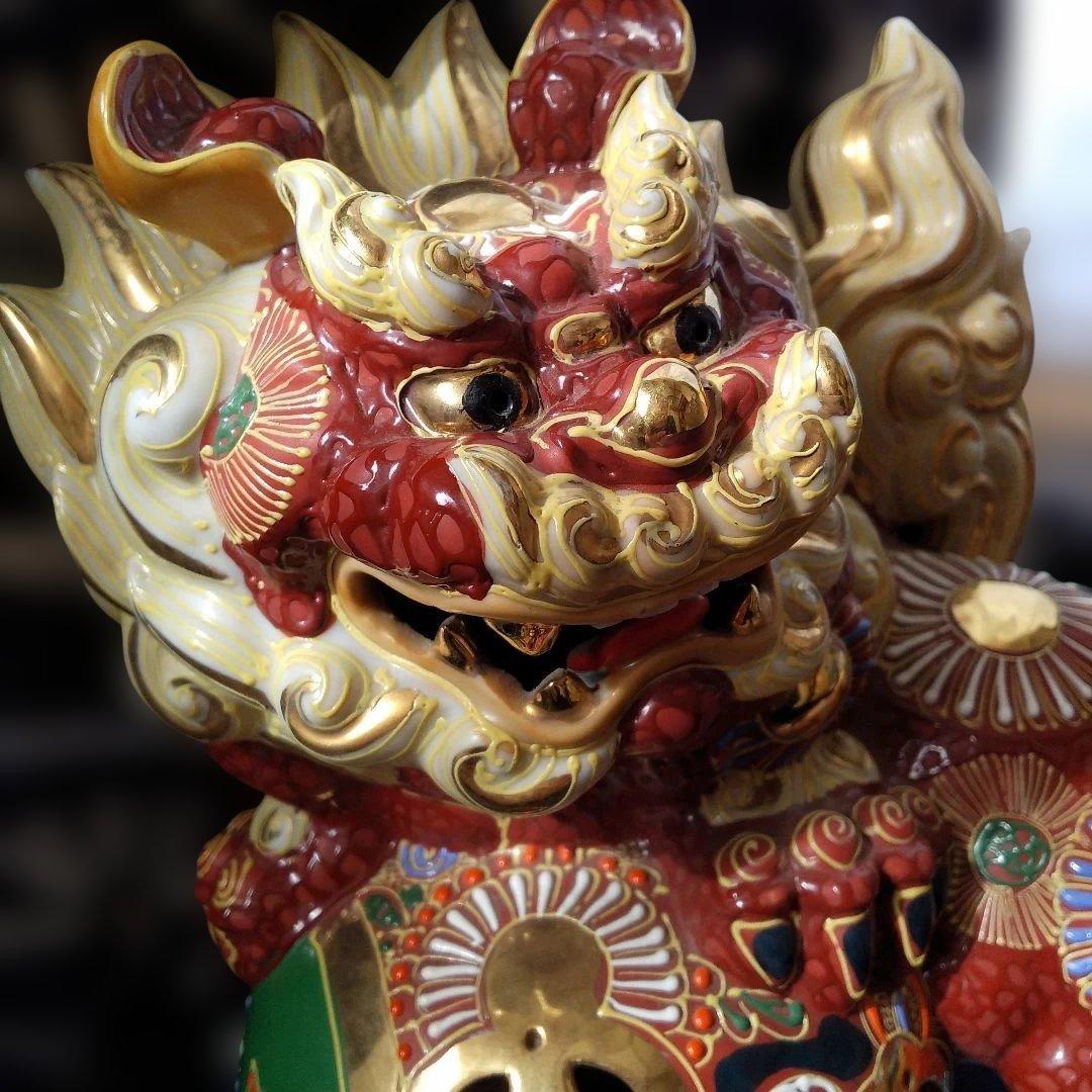 陶器　獅子　 金彩　鮮やか　高さ約30㎝　迫力あり置物