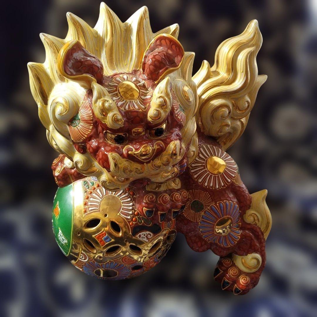 陶器　獅子　 金彩　鮮やか　高さ約30㎝　迫力あり置物