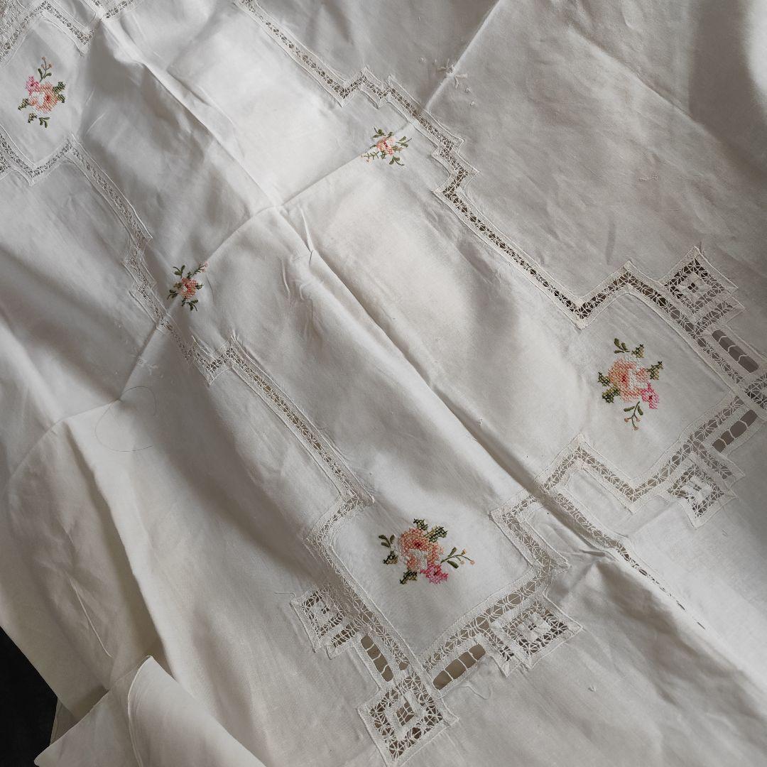 イギリスVintage　薔薇のモチーフ　コットンレース　大判　テーブルクロス