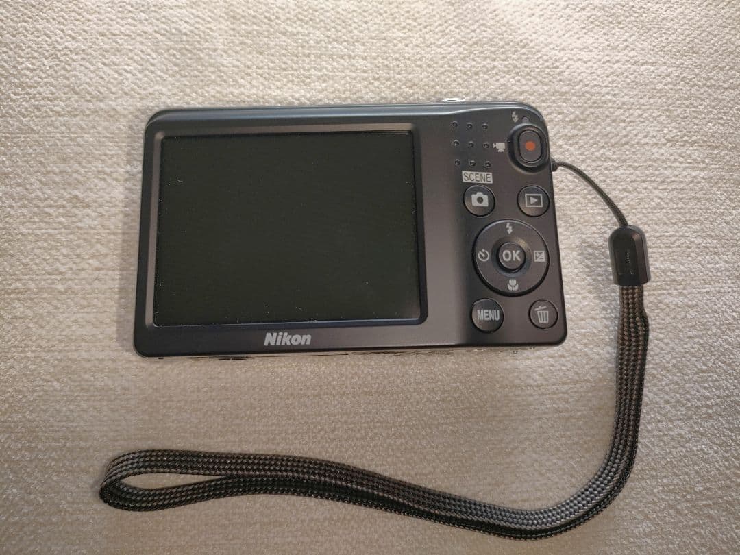 Nikon　COOLPIX　A10　シルバー　デジタルカメラ