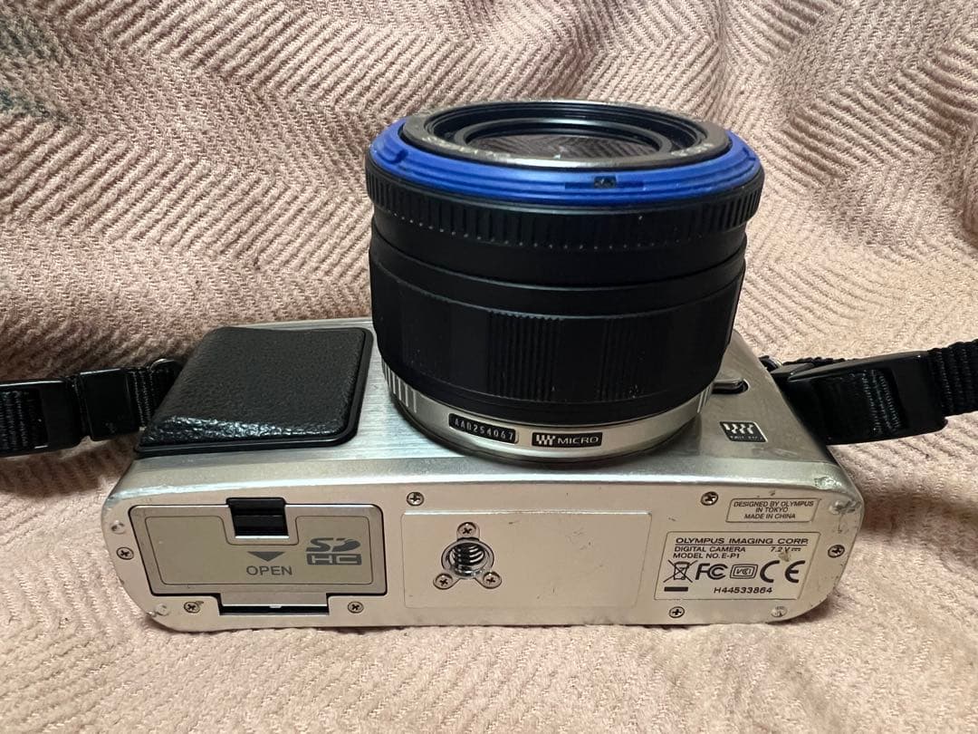 OLYMPUS PEN E-P1ミラーレス一眼 14-42mmレンズ付き