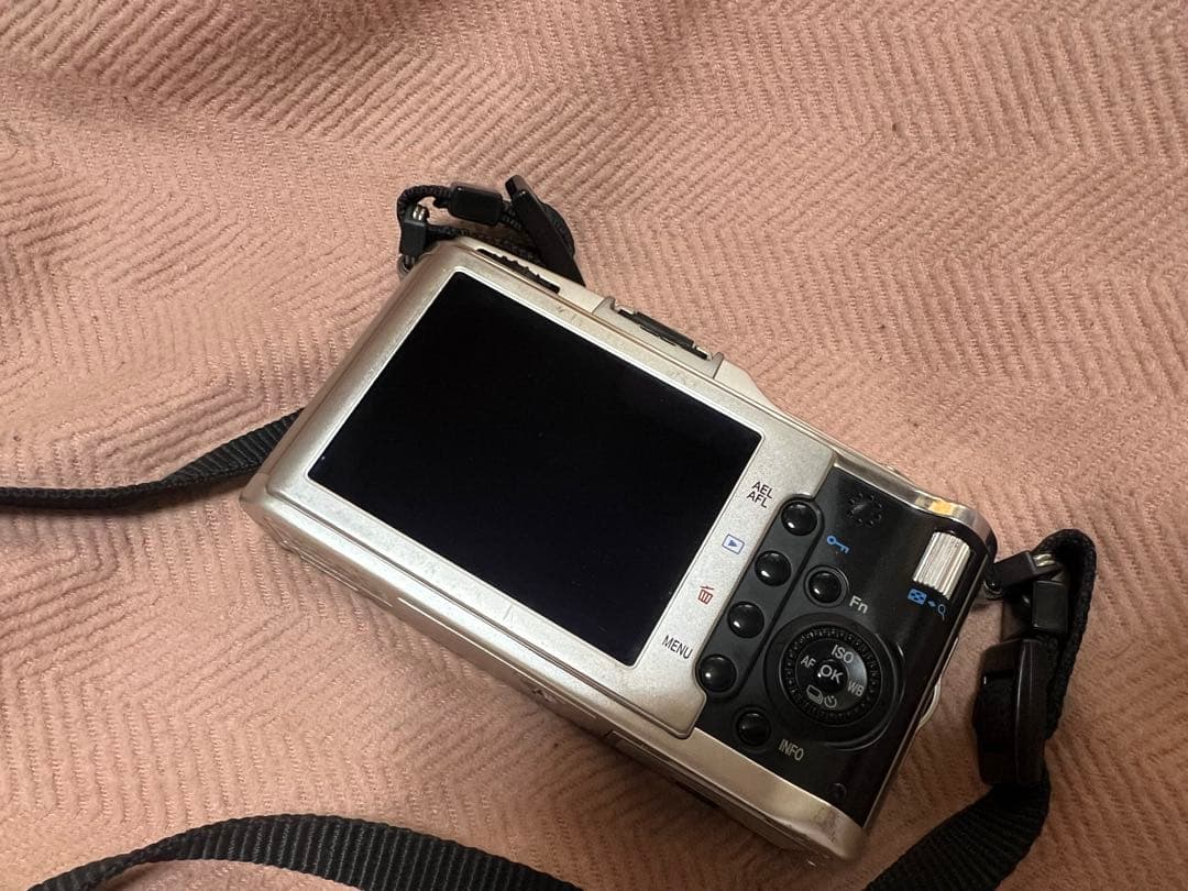 OLYMPUS PEN E-P1ミラーレス一眼 14-42mmレンズ付き