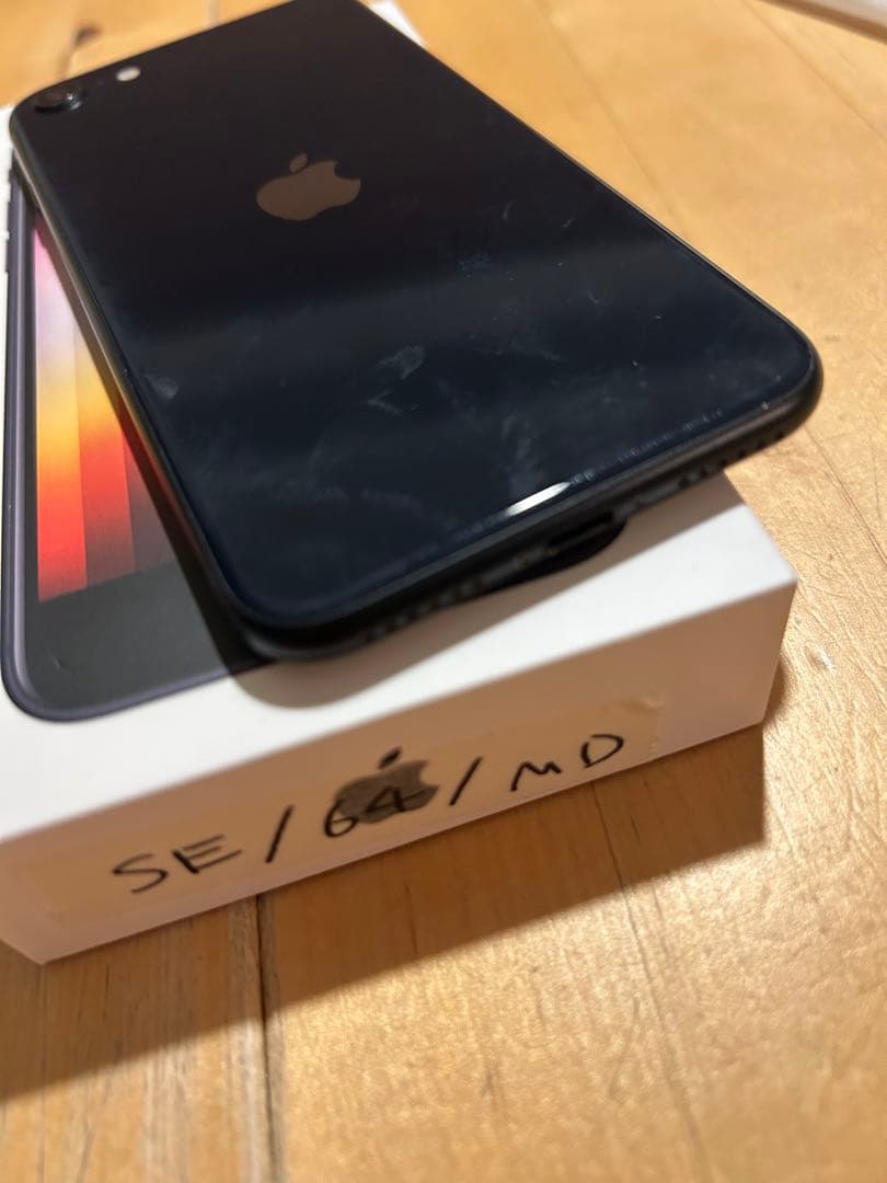 Apple iPhone SE3 64GB 本体