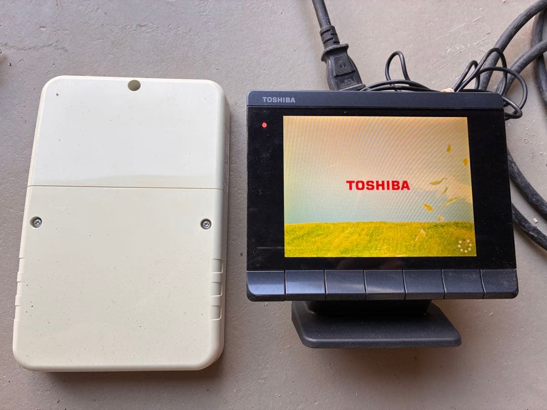 東芝　室内用パワコン　集中5.5kW とモニター他