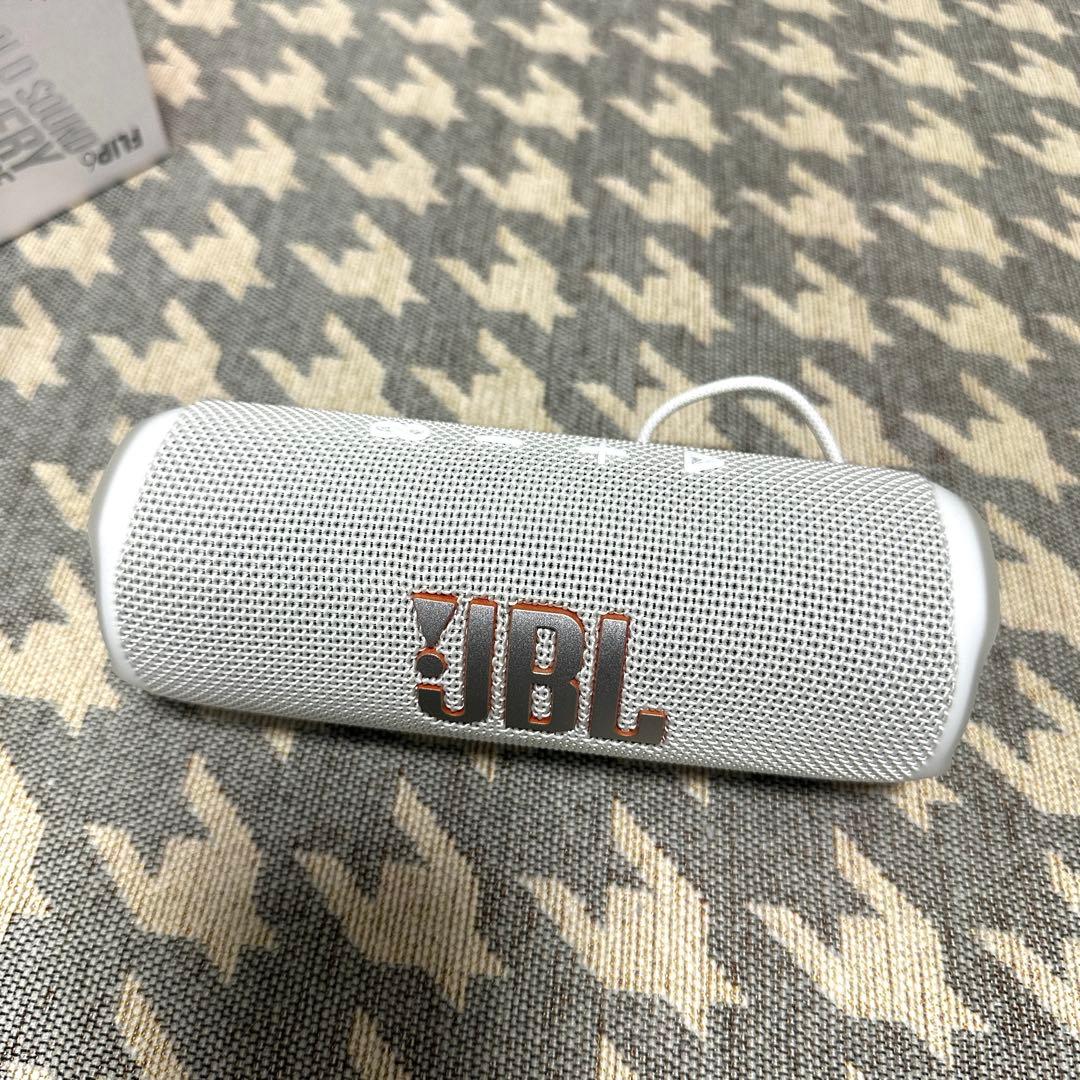 美品 JBL FLIP6 Bluetoothスピーカー ホワイト