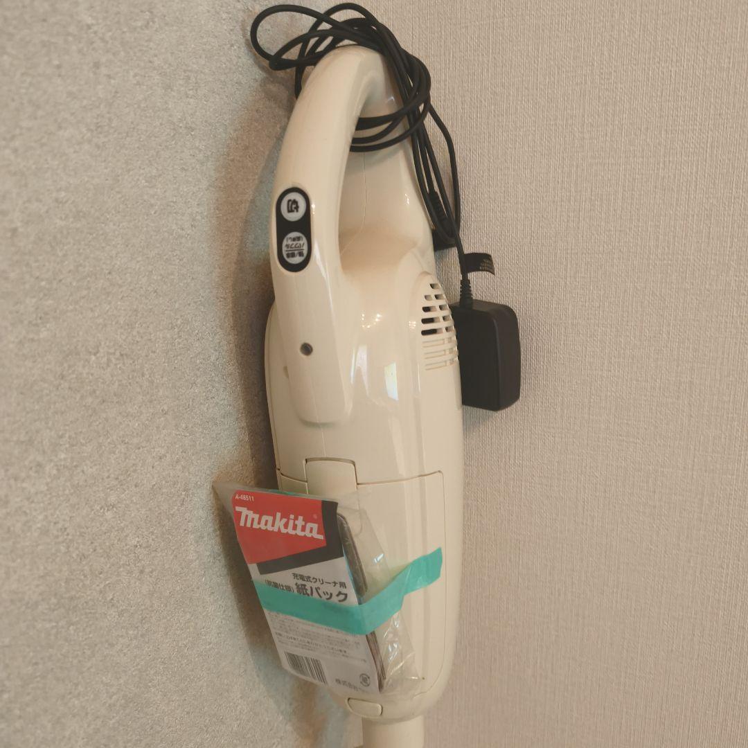直接渡しのみ　マキタ　充電式掃除機 CL105D 白　紙パック式