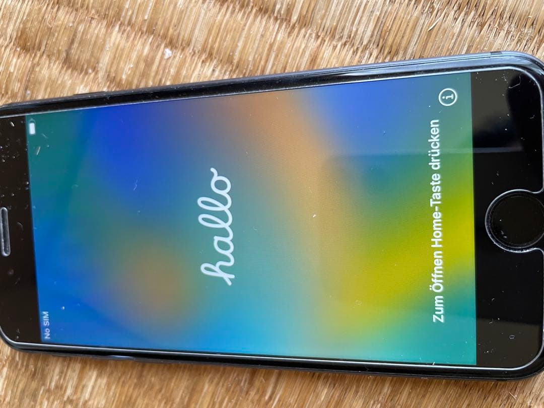 iPhone 8 美品　　ケース　保護フィルム　おまけ付き　SIMフリー