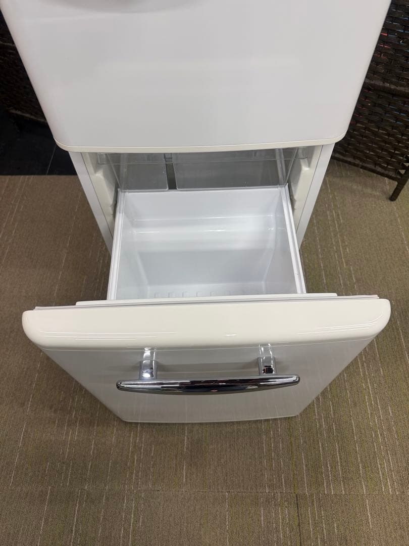 【美品】イーアングル 149L 冷凍冷蔵庫　ANG-RE151-A1