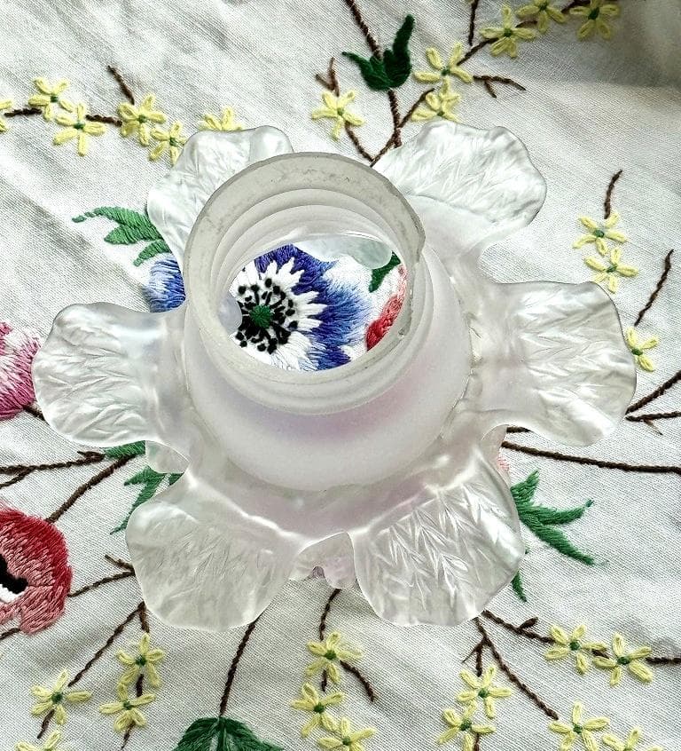 ⑩ フレンチアンティーク　フリルガラス　可憐なお花　アプリカシオン　シェード
