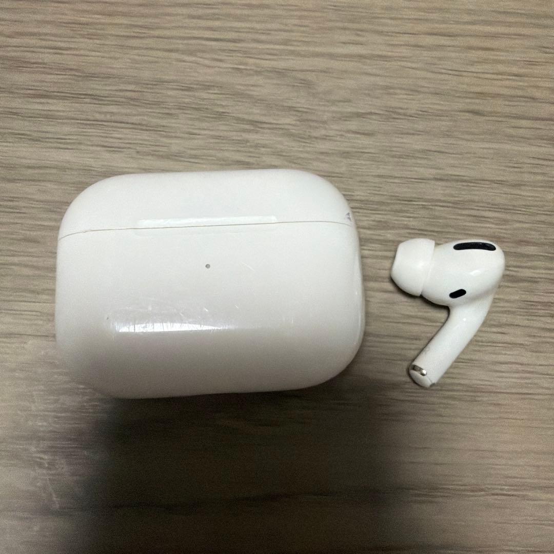 AirPods pro第一世代　充電ケースと右耳のみ