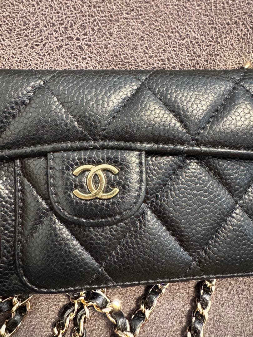 CHANEL iPhone キャビアスキン　15 pro Max マトラッセ