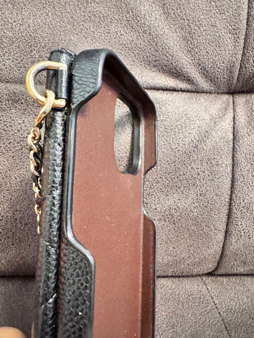 CHANEL iPhone キャビアスキン　15 pro Max マトラッセ