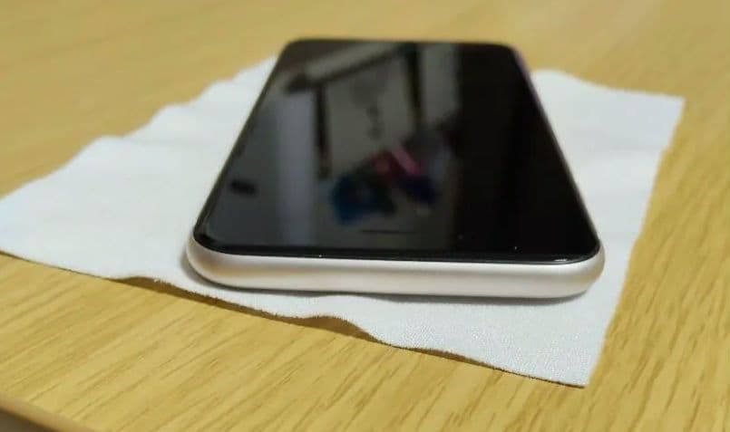 iPhoneSE (第3世代) 64GB スターライト SIMフリー【本体のみ】