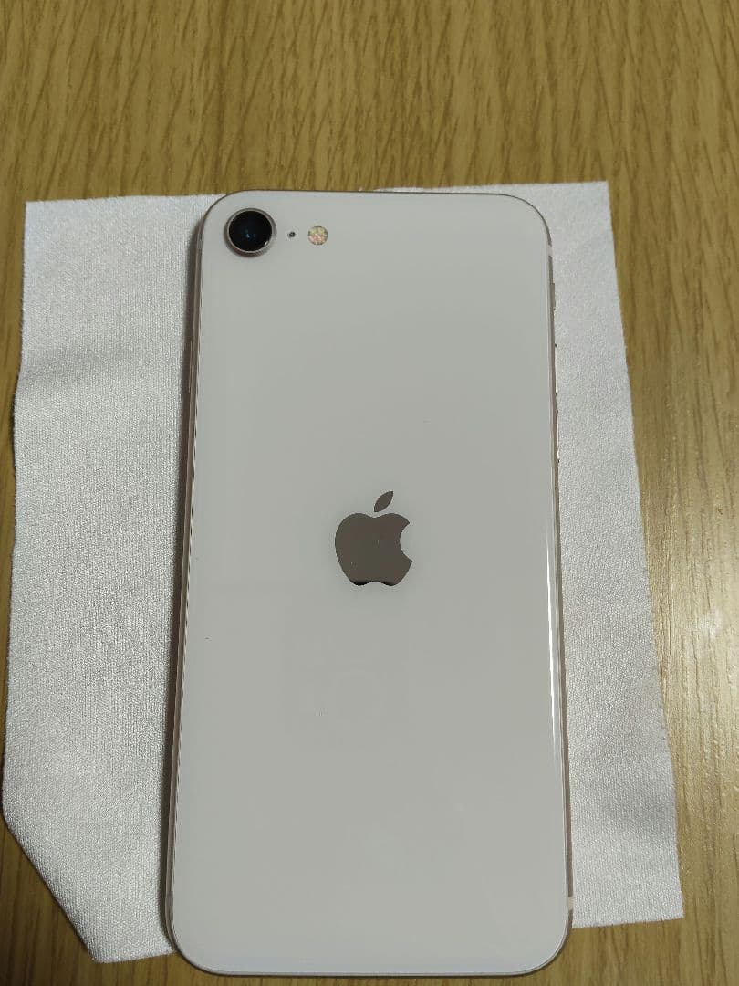 iPhoneSE (第3世代) 64GB スターライト SIMフリー【本体のみ】