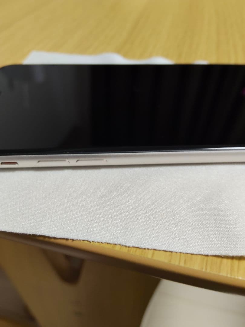 iPhoneSE (第3世代) 64GB スターライト SIMフリー【本体のみ】