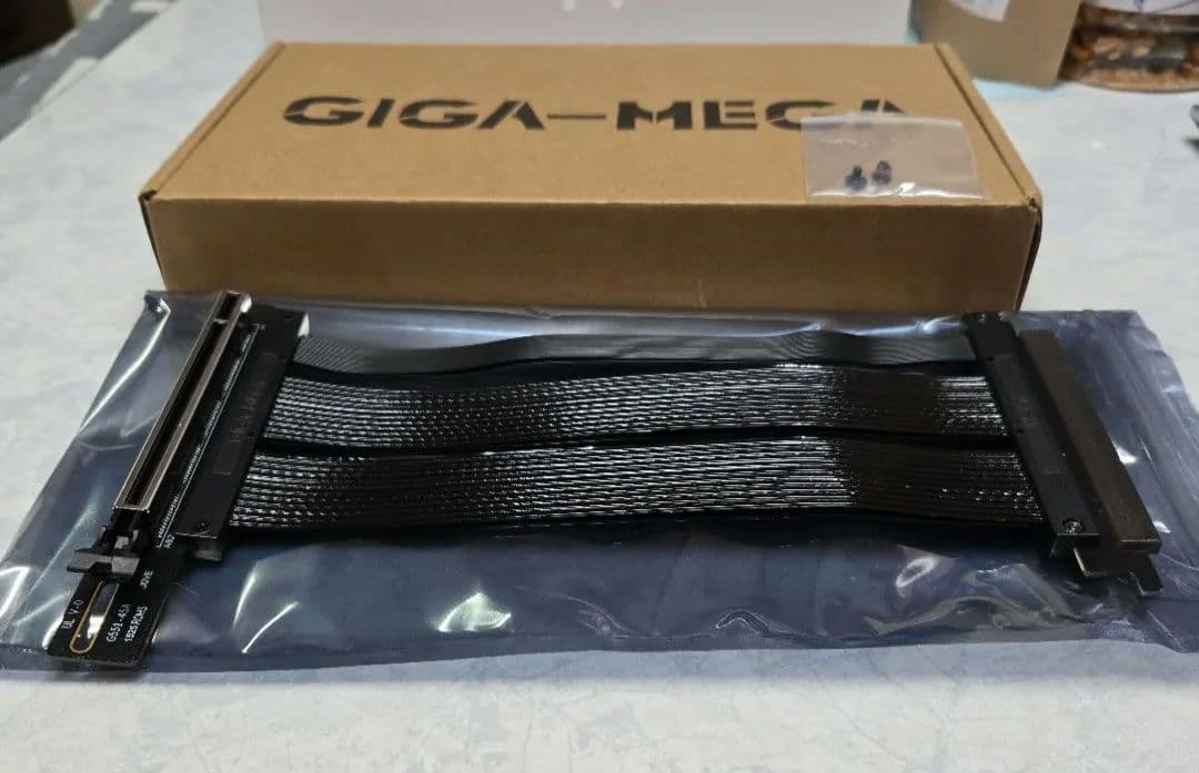 【未使用品】GIGA-MEGA PCIe5.0 ライザーケーブル 20cm