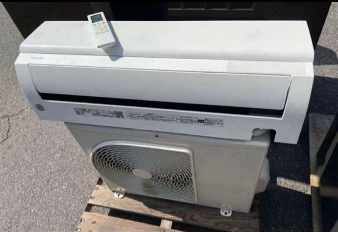 【高年式】2021年式 2.2kw 東芝 エアコン RAS-H221M (W)