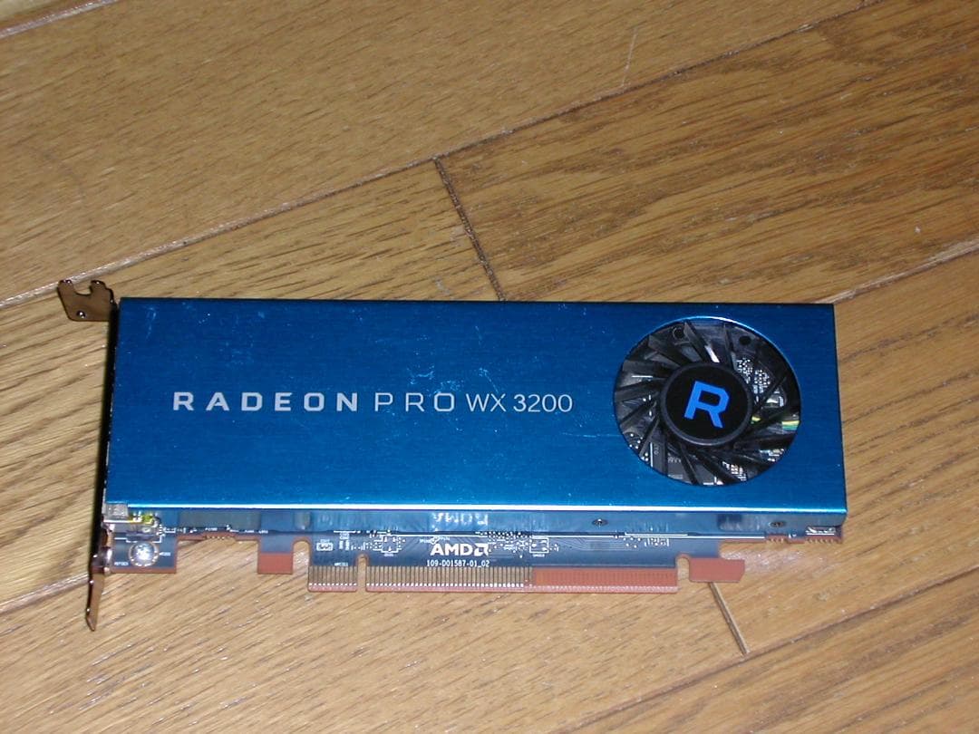 Radeon PRO WX3200　ロープロファイルグラボ