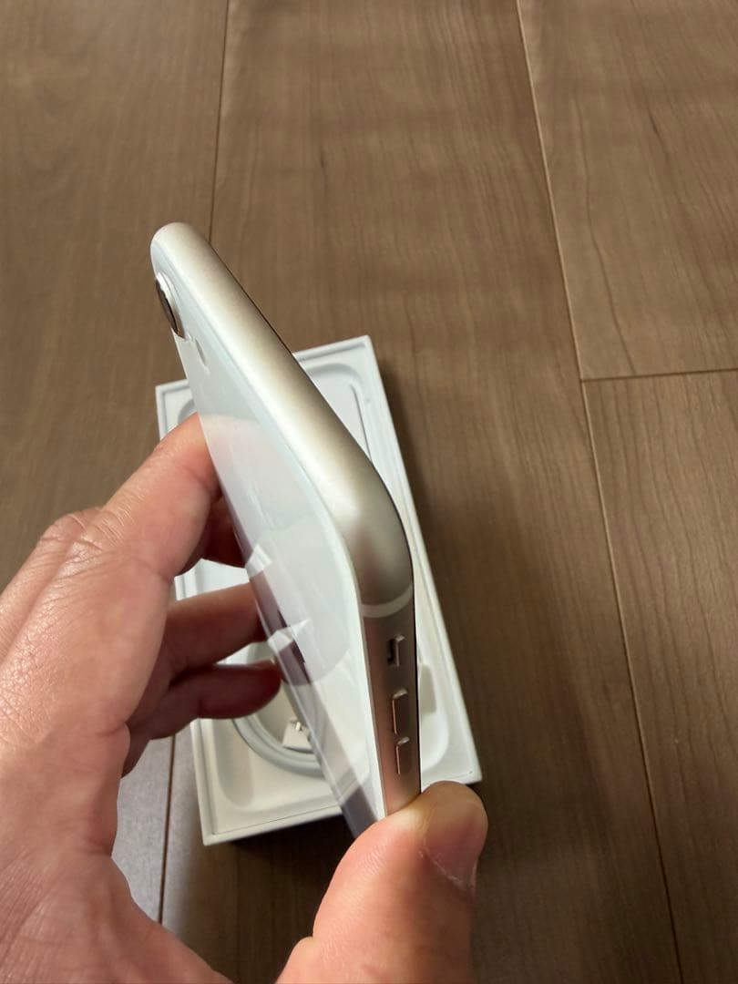 iPhone SE (第3世代) スターライト 64GB