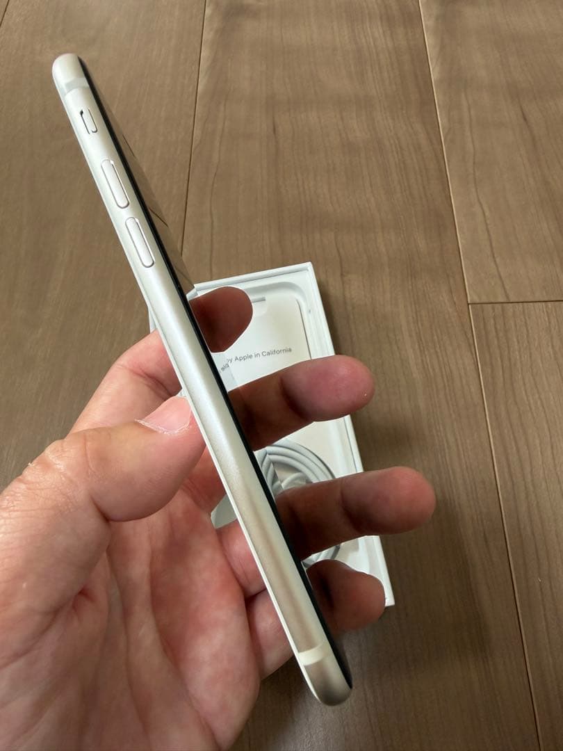 iPhone SE (第3世代) スターライト 64GB