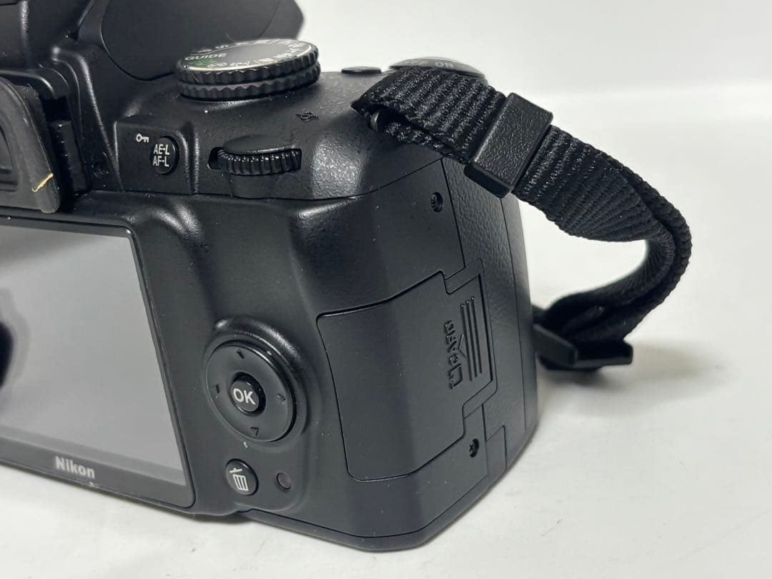 【美品】Nikon ニコン D3000 ボディ