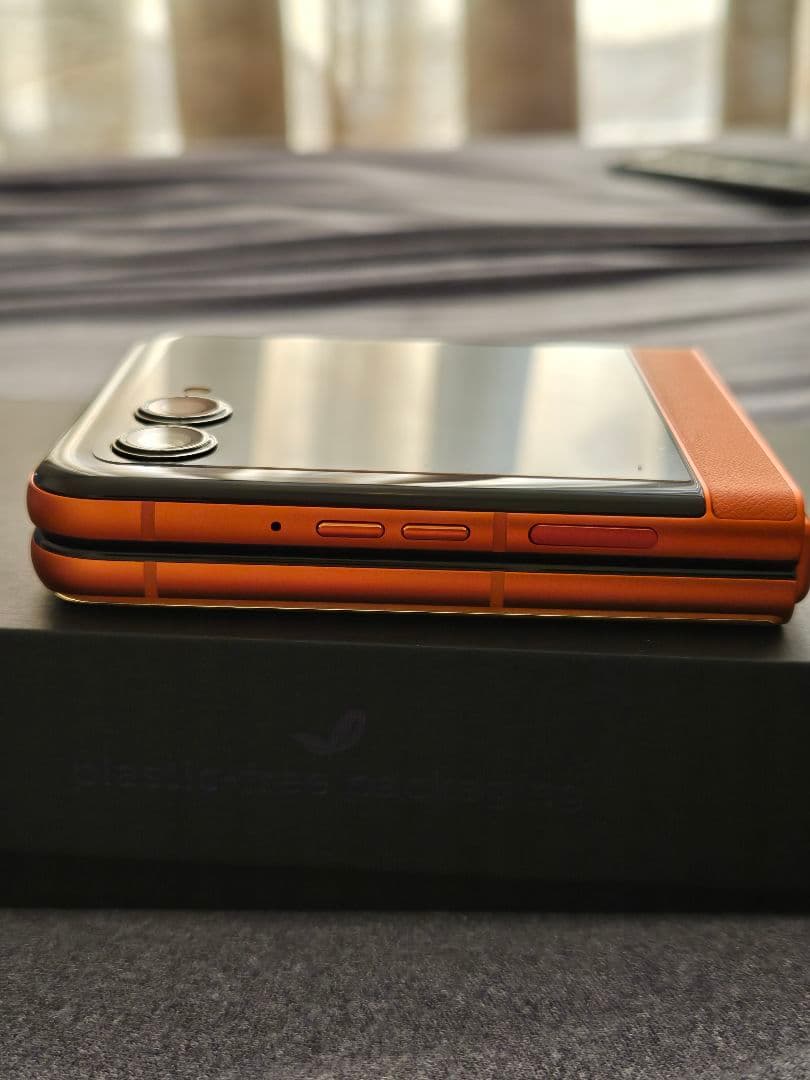 【週末限定価格】ソフトバンク Motorola razr50s
