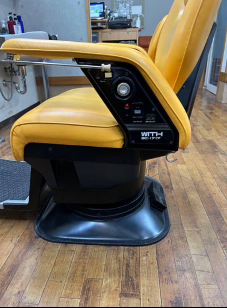 新明和 WITH 理容椅子 BC1717 電動チェア カットチェア 理容室