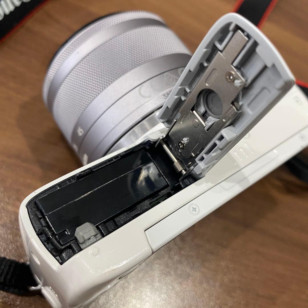 【Canon】キャノン　EOS M10 ホワイト EF-M 15-45mm