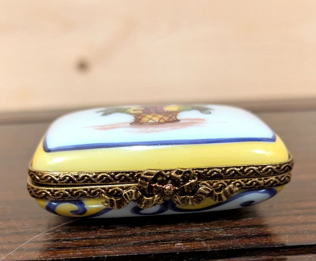 リモージュボックス　フランス　果物バスケットデザインの小型ボックス　アンティーク