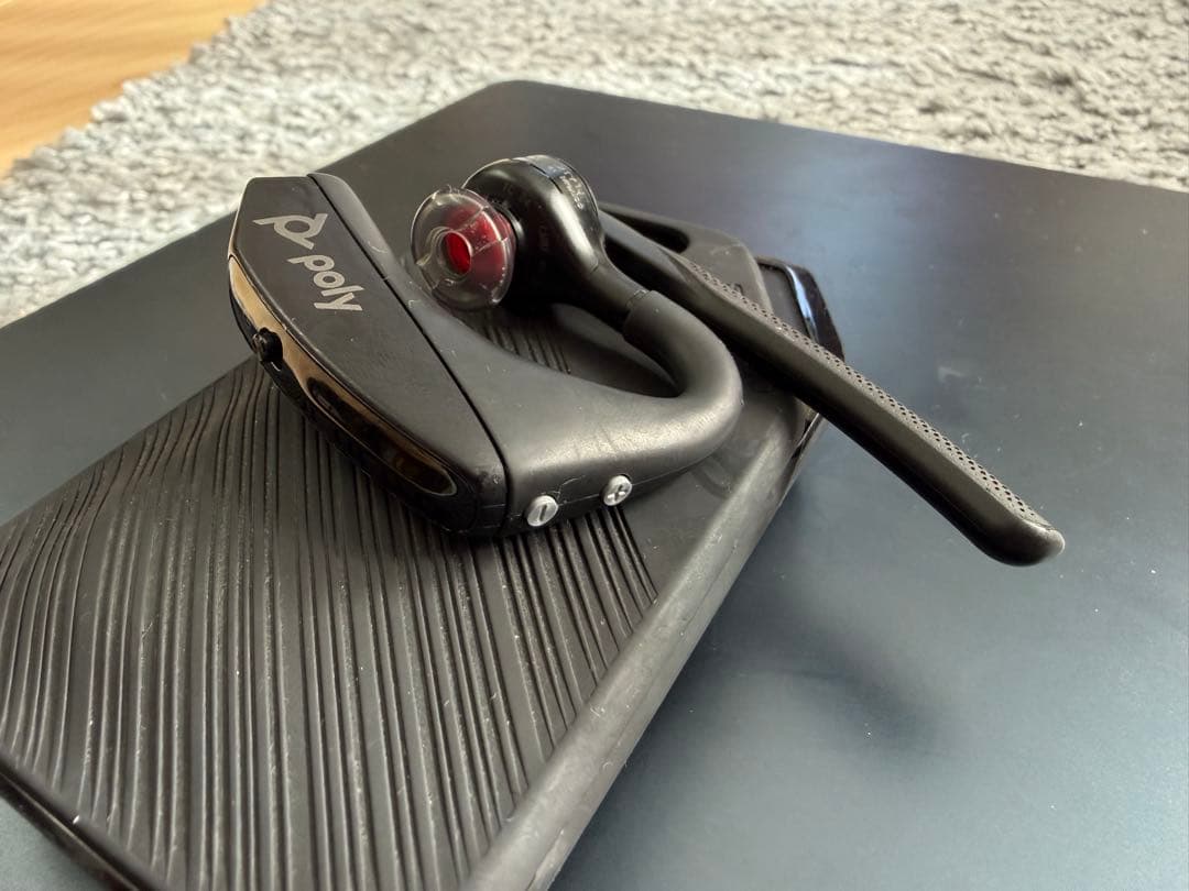 Poly Voyager 5200 片耳ワイヤレスイヤホン 充電ケース付き