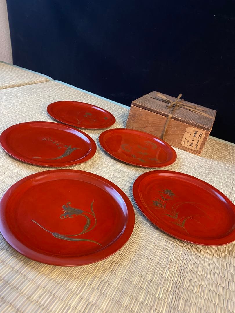 花草図菓子器一組5枚　漆器　￼時代美術　漆皿　蒔絵美術　時代木箱　漆菓子器