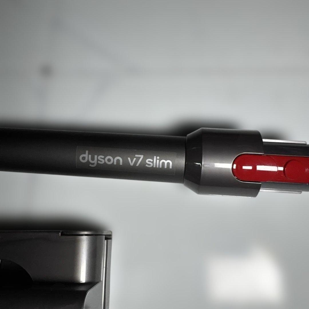 Dyson V7 Slim 動作確認済 簡易清掃済 付属品一式！ 【A-126】