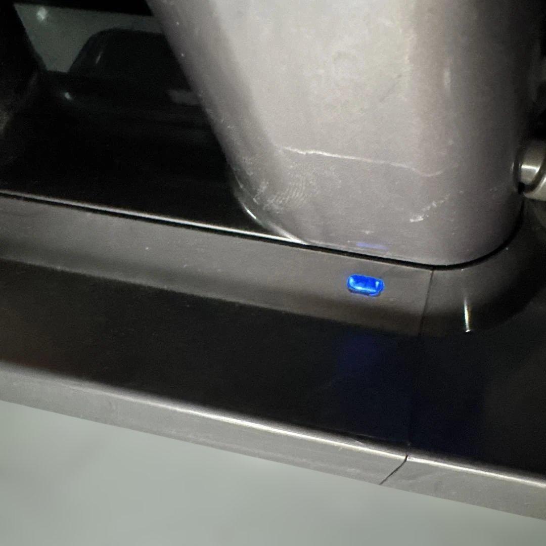 Dyson V7 Slim 動作確認済 簡易清掃済 付属品一式！ 【A-126】