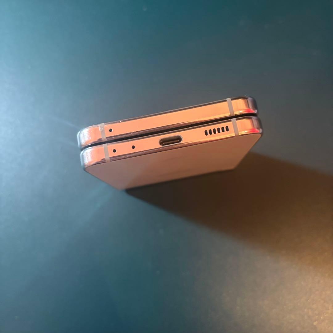 かなり綺麗 GALAXY z flip 5 ドコモ 国内版 おサイフケータイ
