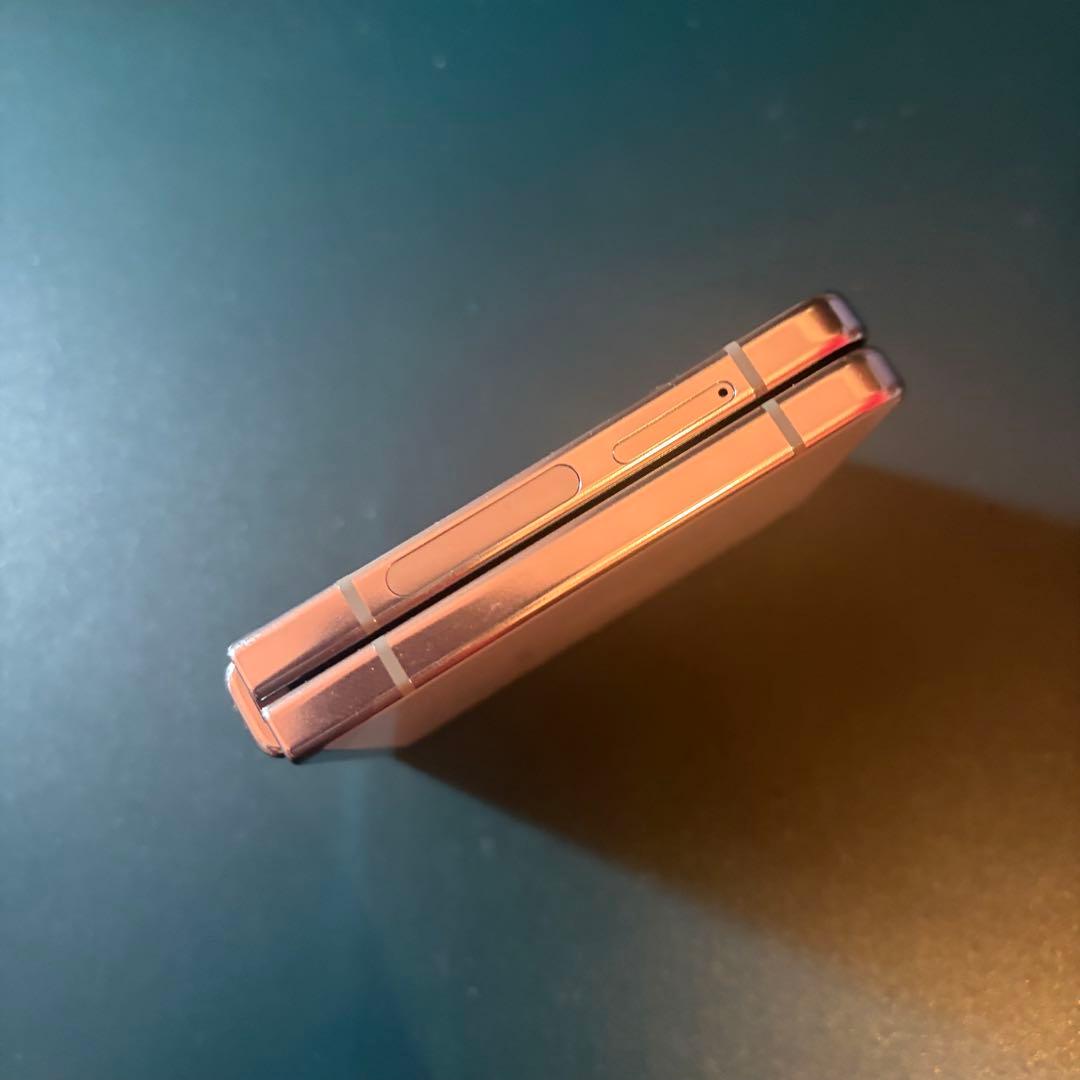 かなり綺麗 GALAXY z flip 5 ドコモ 国内版 おサイフケータイ