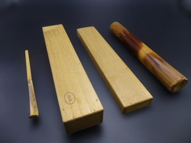 裏千家十五代　鵬雲斎　自作茶杓／共箱・共筒／銘「青山」／黒田正玄下削り