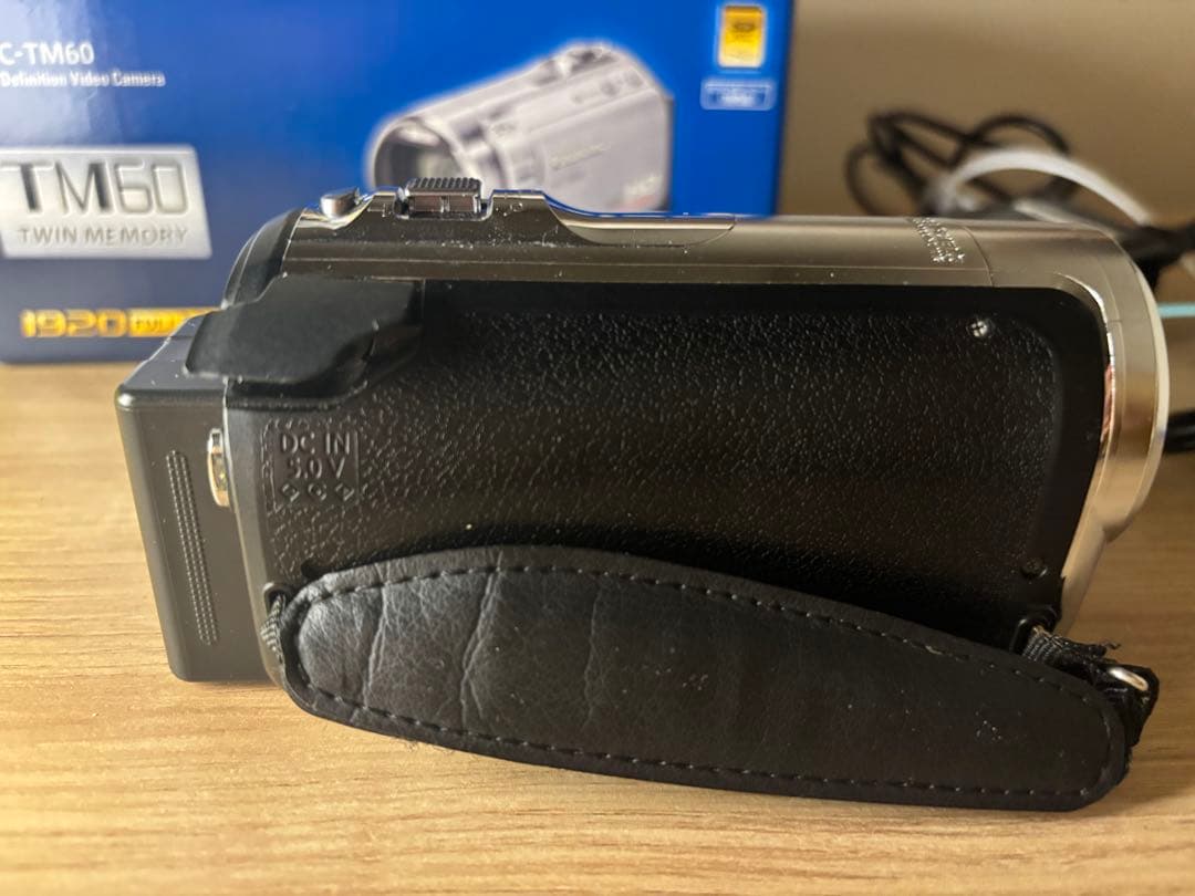 Panasonic HDC-TM60 ビデオカメラ　本体