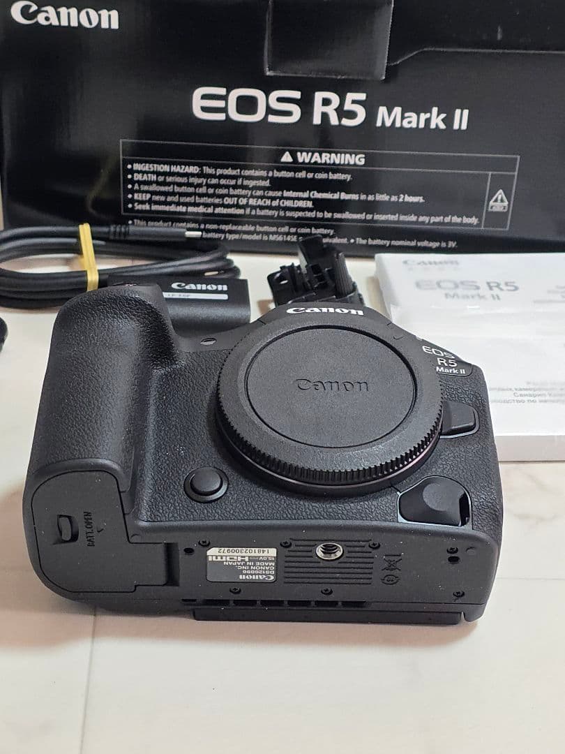 【純正予備バッテリー付き】Canon EOS R5 Mark II 本体と付属品